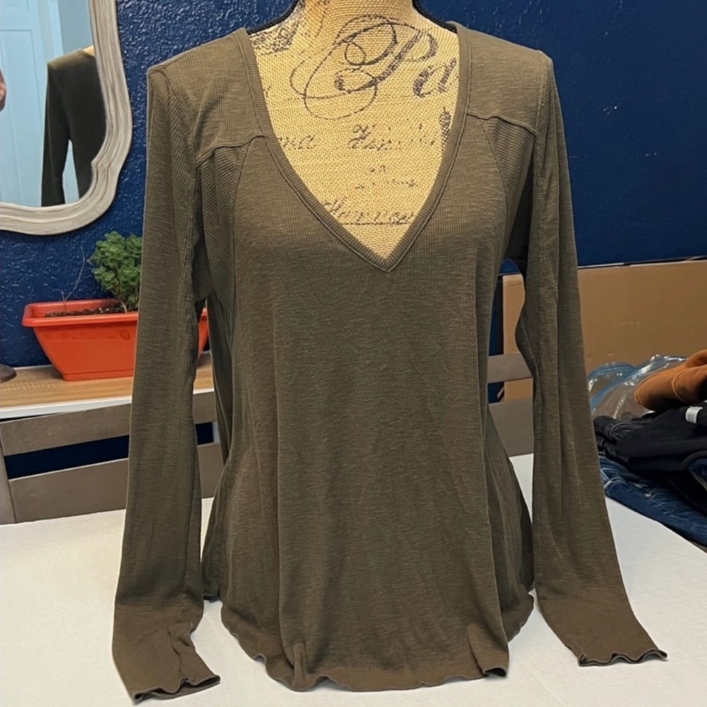 FREE PEOPLE INTIMATELY OLIVE GREEN LONG SLEEVE PLUNGE NECK SHIRT WOMENS LARGE